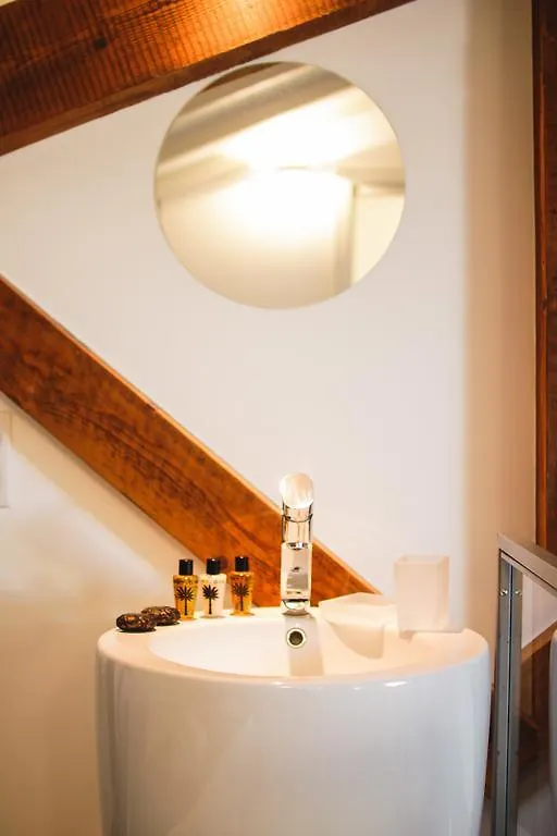 쎙뜨호뻬 Lion Blanc B&B 3*,