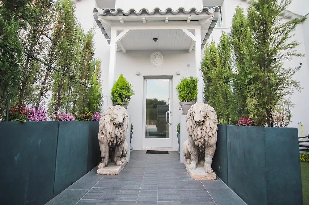 호텔 쎙뜨호뻬 Lion Blanc B&B